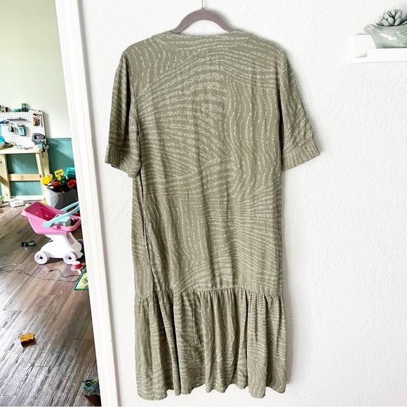 Chico's Dress Women's 4 Small Green Zebra Print V Neck Resortwear Tropical - Picture 8 of 9